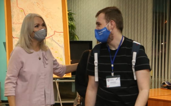 Волонтеры поздравили москвичей-блокадников от имени депутата Госдумы Ирины Белых