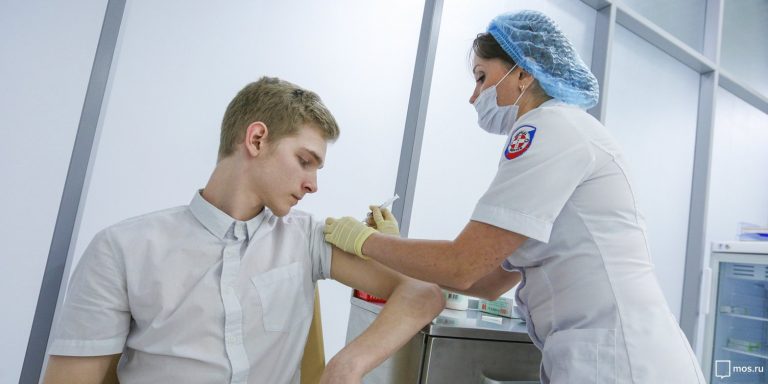 В центре госуслуг на улице Василия Петушкова вакцинация пройдет в два этапа