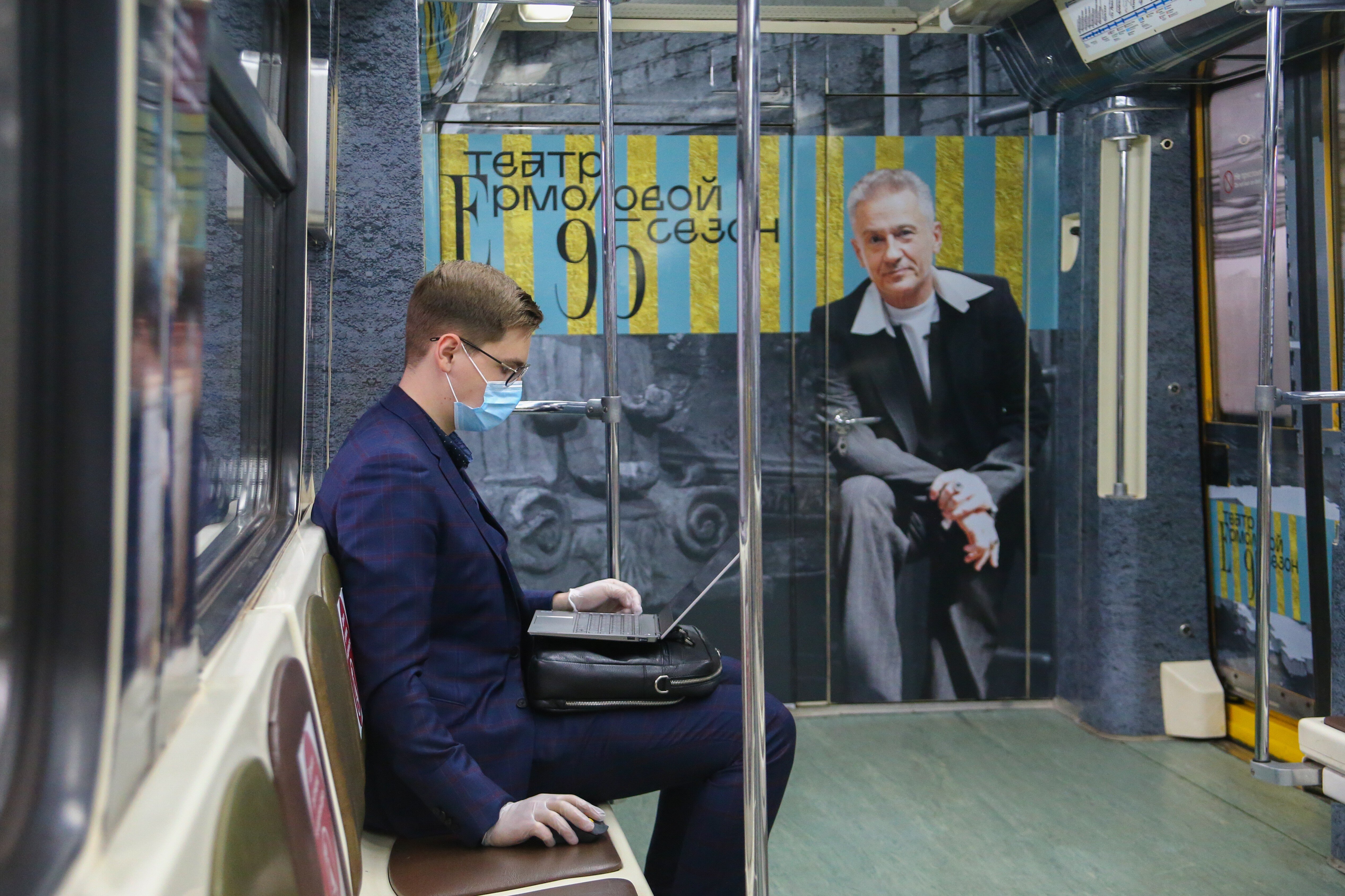 Жители Строгина будут ездить домой на театральном поезде