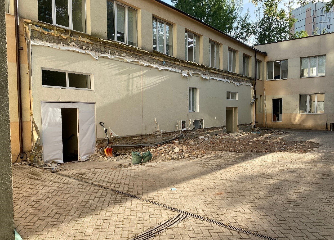 В Южном Тушине демонтирована незаконная пристройка к зданию