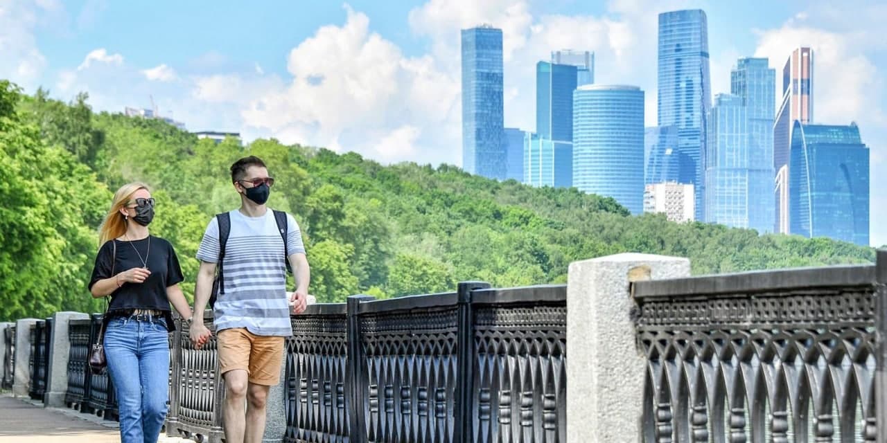 Собянин продлил выходные, чтобы остановить рост заболеваемости COVID-19 в Москве