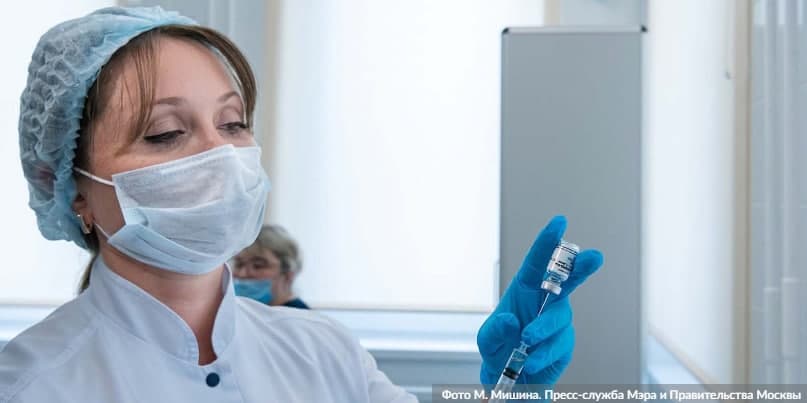 Главный Санитарный врач ввела в Москве обязательную вакцинацию в сфере услуг