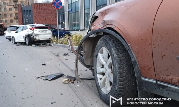 На Шелепихинской набережной нетрезвый водитель разбил семь машин