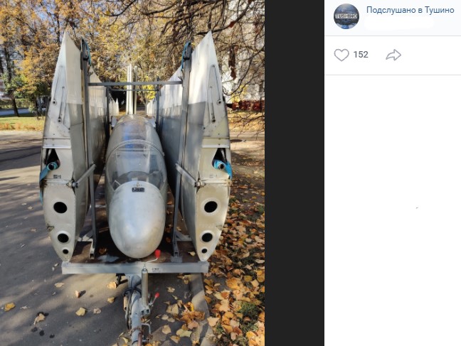 Двухместный лайнер припарковался на бульваре Яна Райниса
