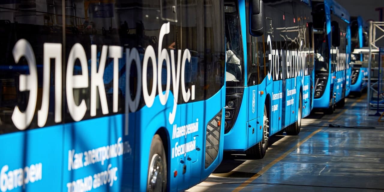 На Муравской 78-летняя женщина попала под автобус, в котором приехала