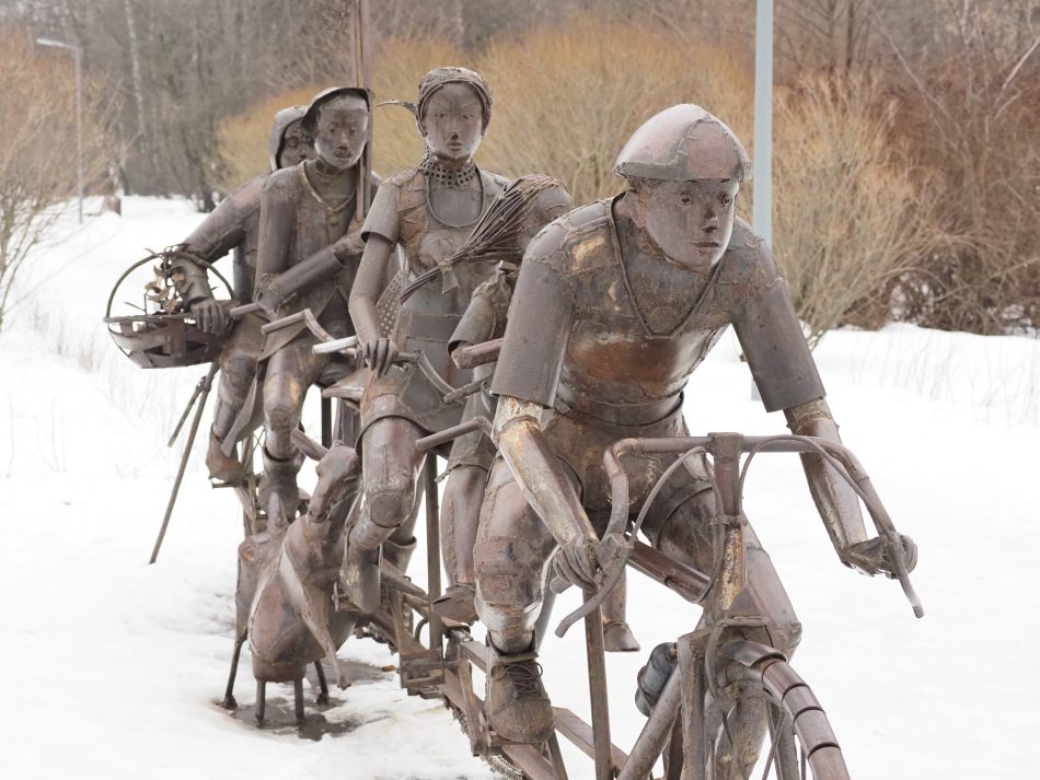 «Несерьёзные» скульптуры украсили парк в Покровском-Стрешневе