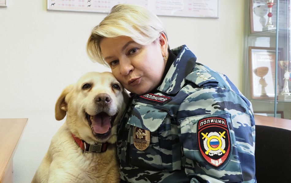 Полицейская собака Руза нашла наркотики в микроавтобусе в Хорошево-Мневниках