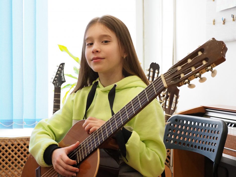 Третьеклассница из СЗАО стала призером конкурса “Виртуозы гитары”