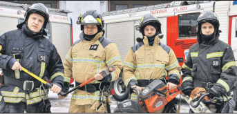 Пожарные спасли семь человек из горящей высотки в Строгине