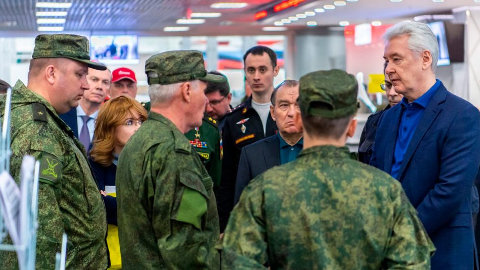 Собянин встретился с размещенными в центрах «Авангард» и «Патриот» московскими контрактниками