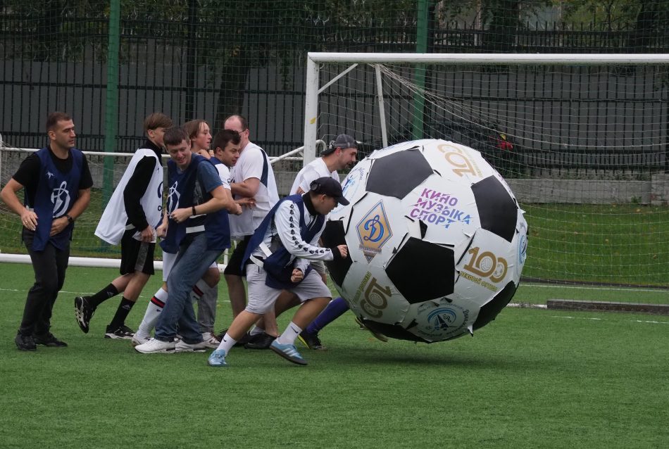 В Покровском-Стрешневе установили рекорд России мячом-гигантом