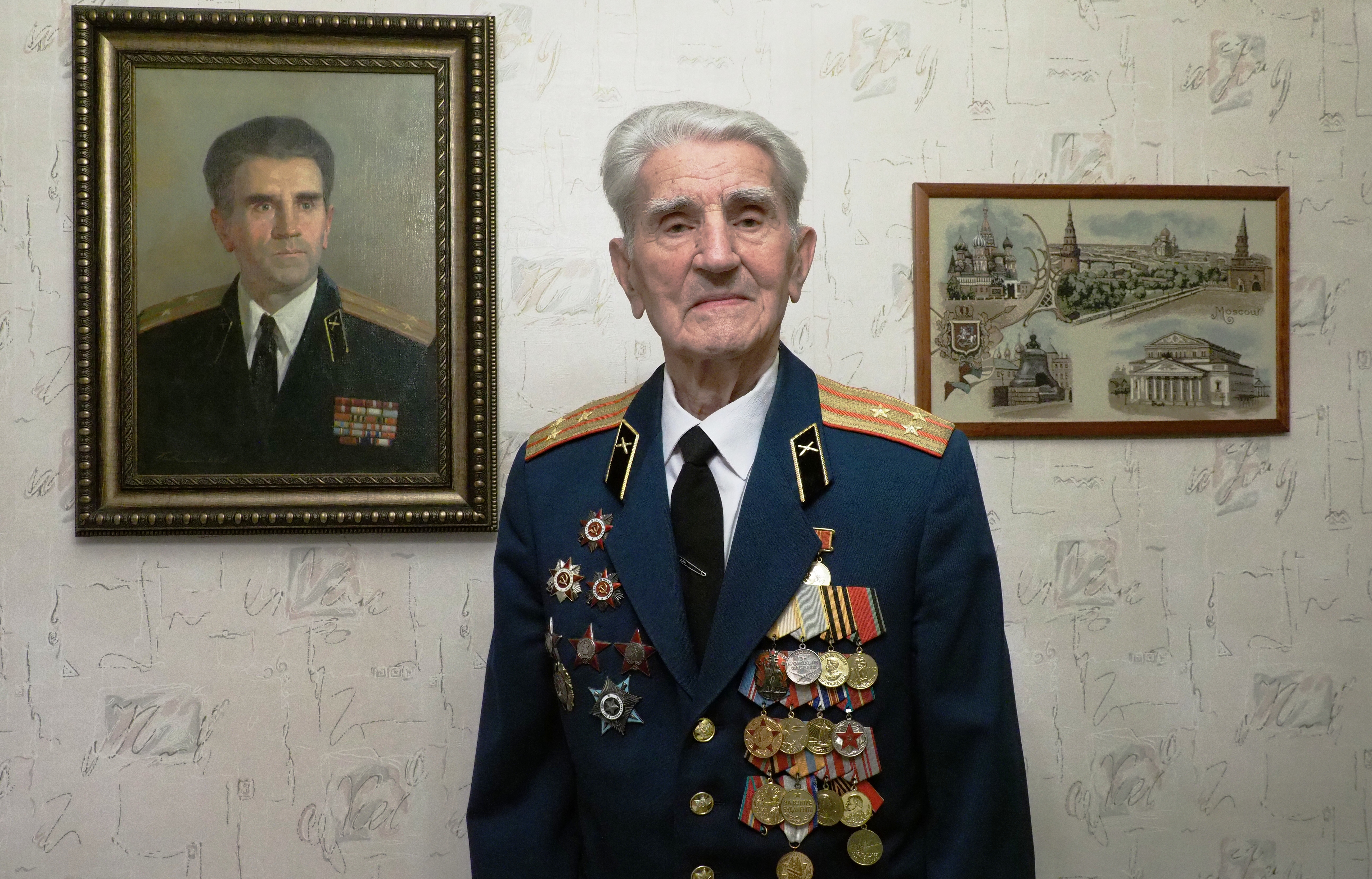 100-летний ветеран из Строгина каждое утро делает зарядку