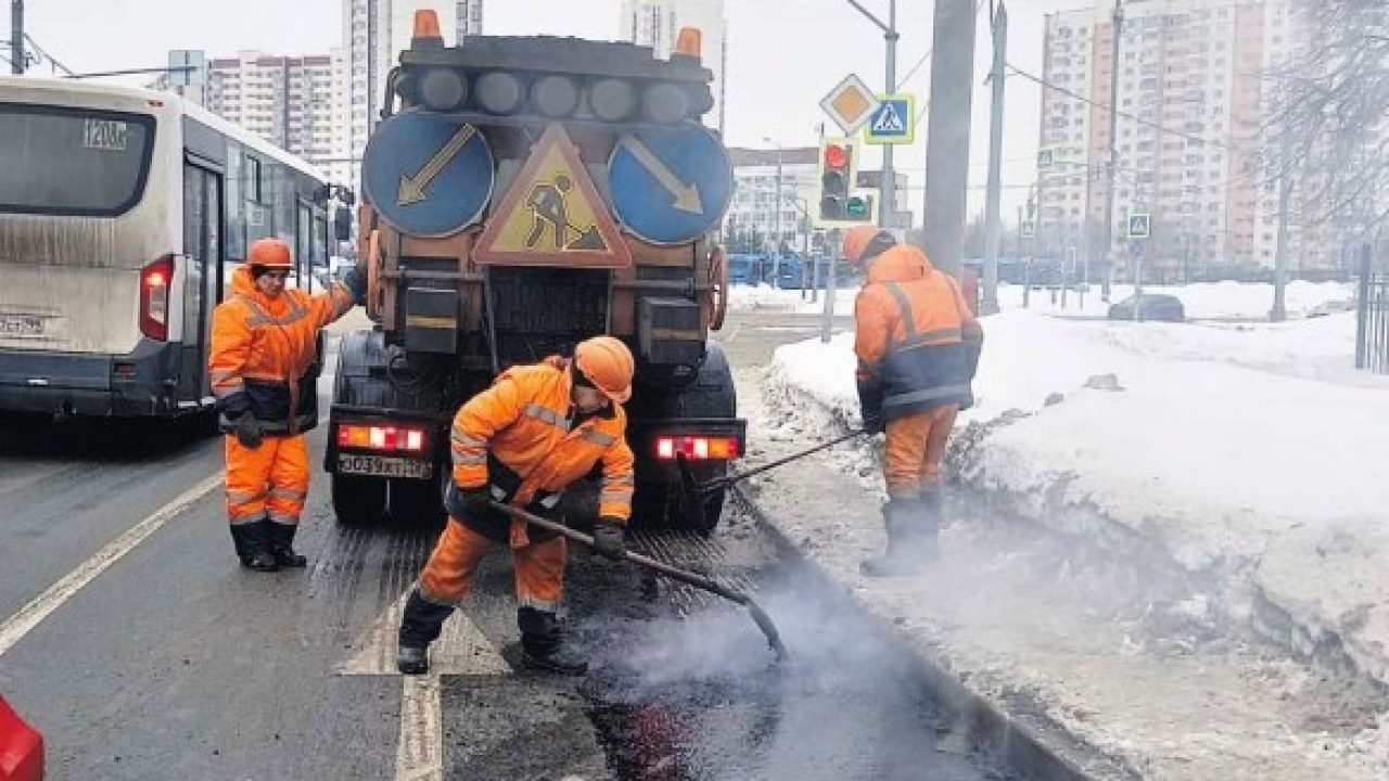 Как ремонтируют ямы зимой на дорогах округа | Москва. Северо-Запад