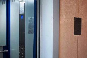 Более 300 лифтов заменят в жилых домах округа