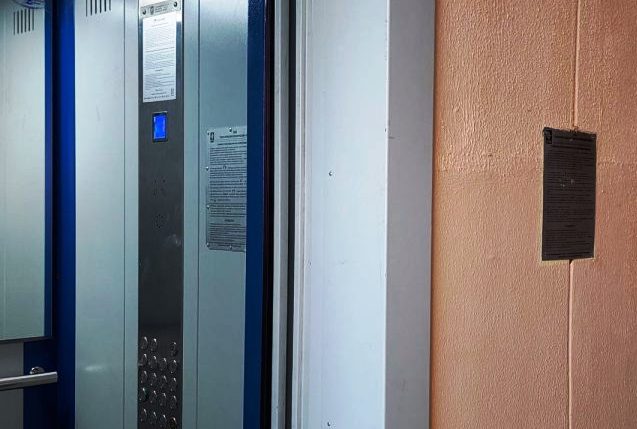 Более 300 лифтов заменят в жилых домах округа