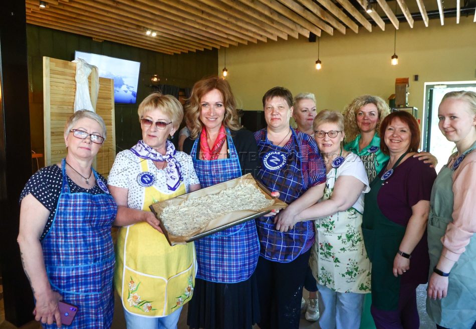 Депутат МГД Киселева провела мастер-класс по приготовлению «маминого печенья» для отправки бойцам СВО