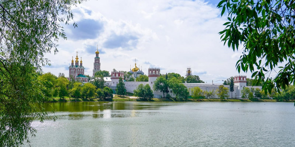 В Новодевичьем монастыре археологи нашли древние надгробия