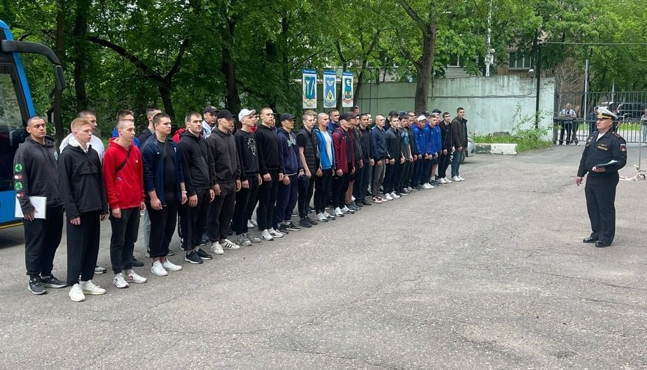 Более 50 призывников из СЗАО отправились в ряды Вооружённых сил РФ