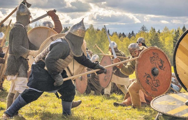 “Викинги” из Хорошёво-Мнёвников реконструируют средневековую жизнь