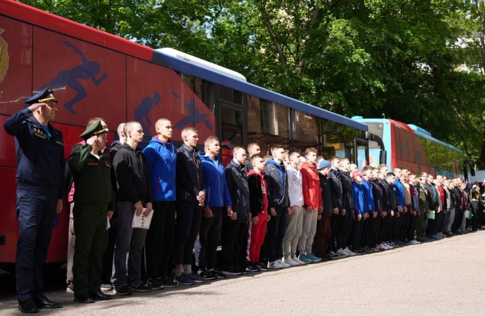 Более 40 призывников из СЗАО отправились служить в спортивную роту ЦСКА