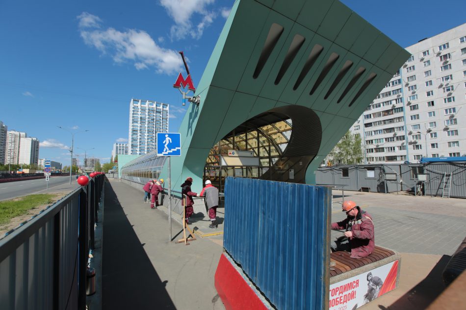 Возле метро «Строгино» началась подготовка к перекрытию бульвара