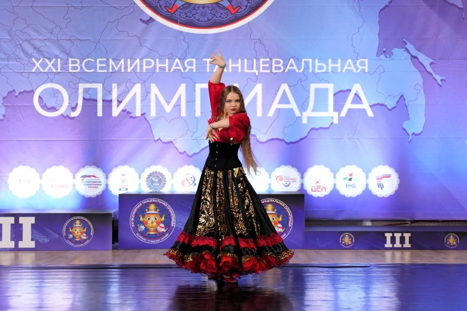 Алёна Агеева из Щукина взяла золото на Кубке мира по цыганскому танцу