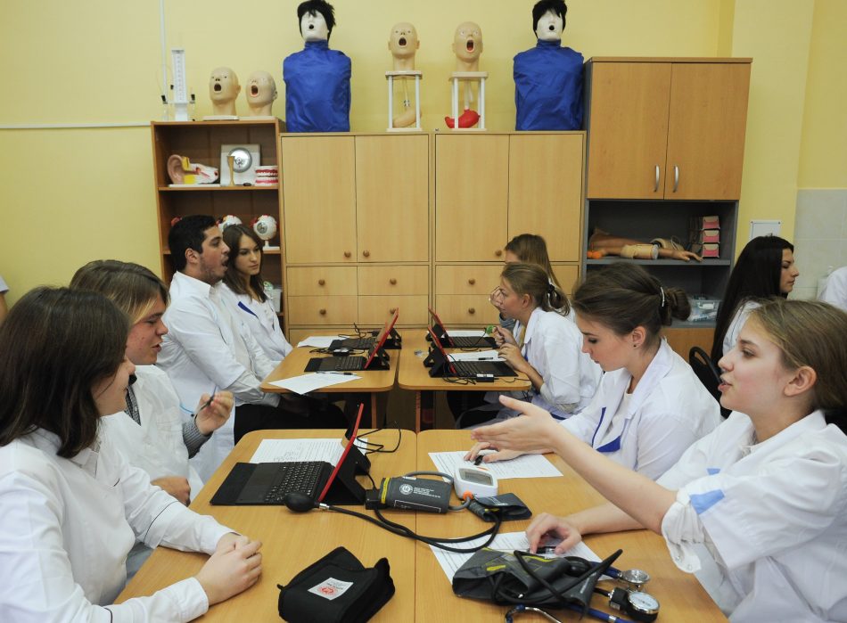 В школе «Профиль Куркино» продолжается набор в 10-й медицинский класс