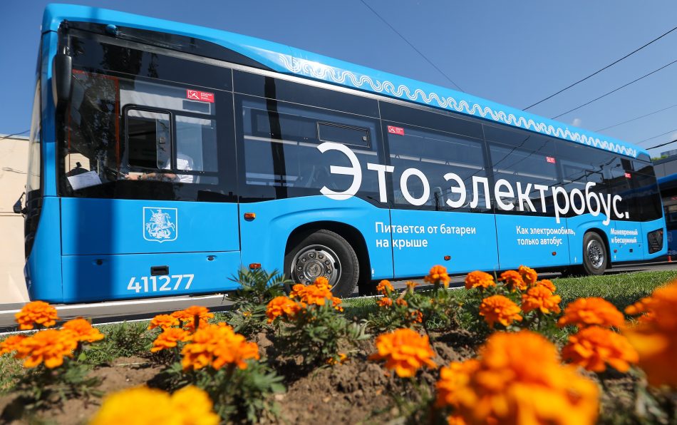 12 электробусов нового поколения вышли на маршрут №100 в СЗАО 