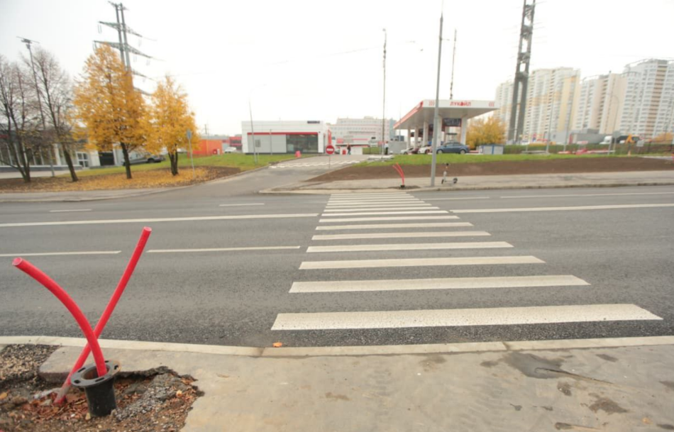 На 1-м Митинском переулке оборудуют пешеходный переход со светофором