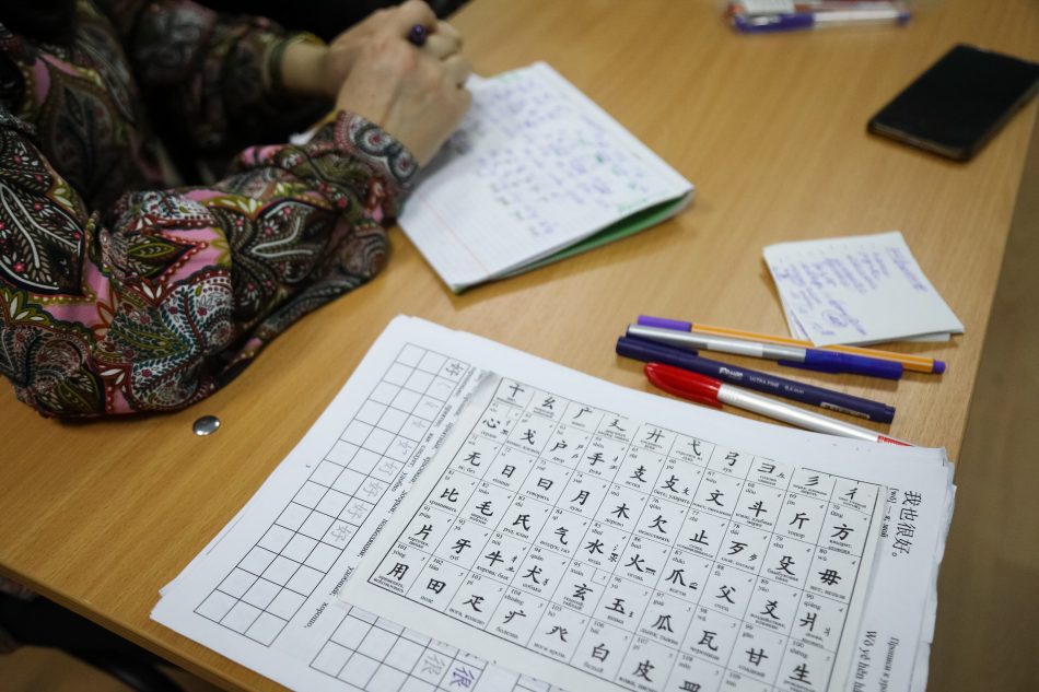 В Северном Тушине и Щукине пенсионеров научат английскому и китайскому