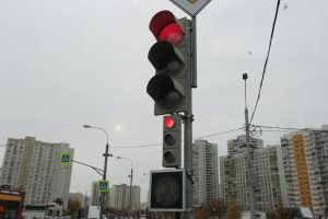 На Митинском переулке под светофором появится его мини-копия