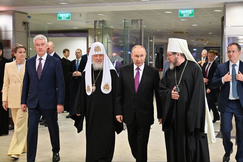 Путин и Собянин посетили выставку «Великая Победа. Россия — моя история»